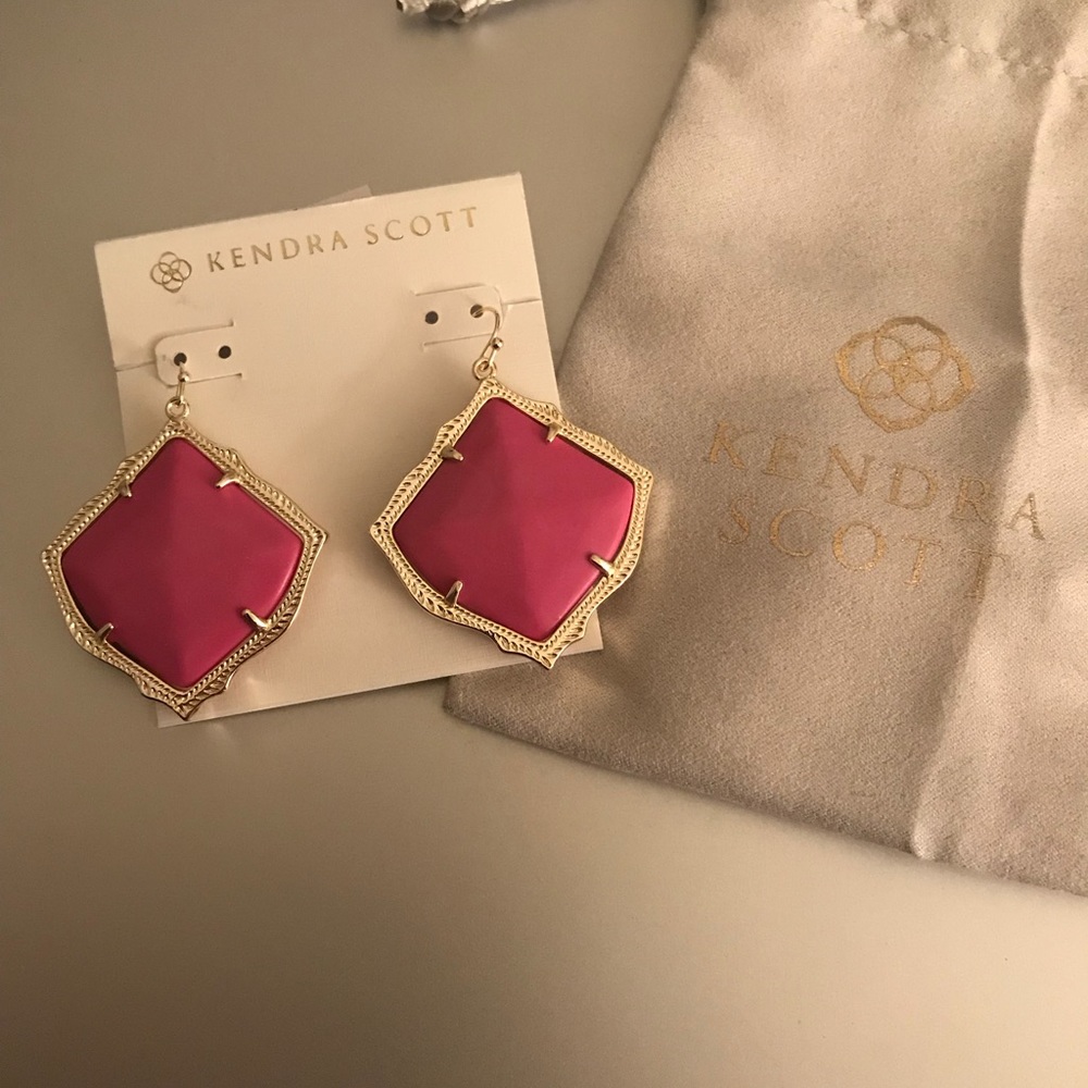 Magenta Kirsten’s